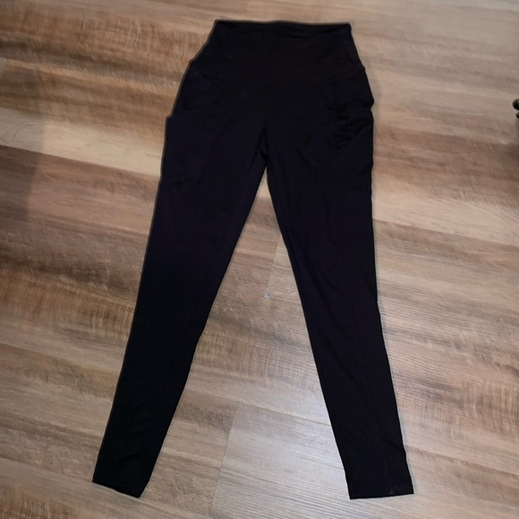 Black Pocket Leggings - Picture 4 of 12